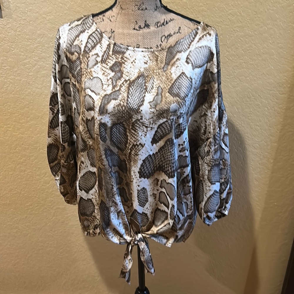 See and Be Seen snake print, long sleeve top, size large |offer in description